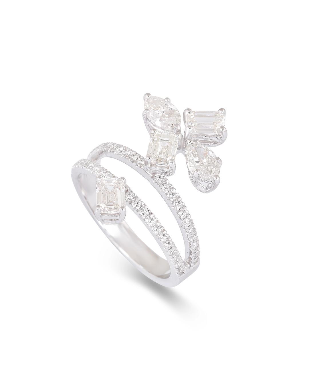 GIA' Diamond ring with multi shapes