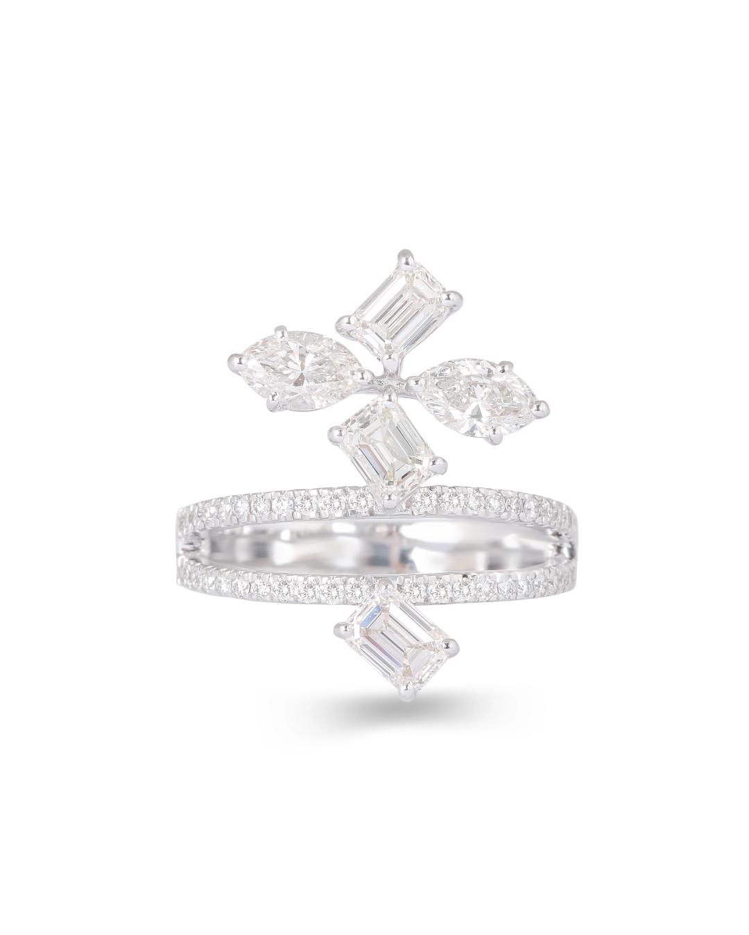 GIA' Diamond ring with multi shapes